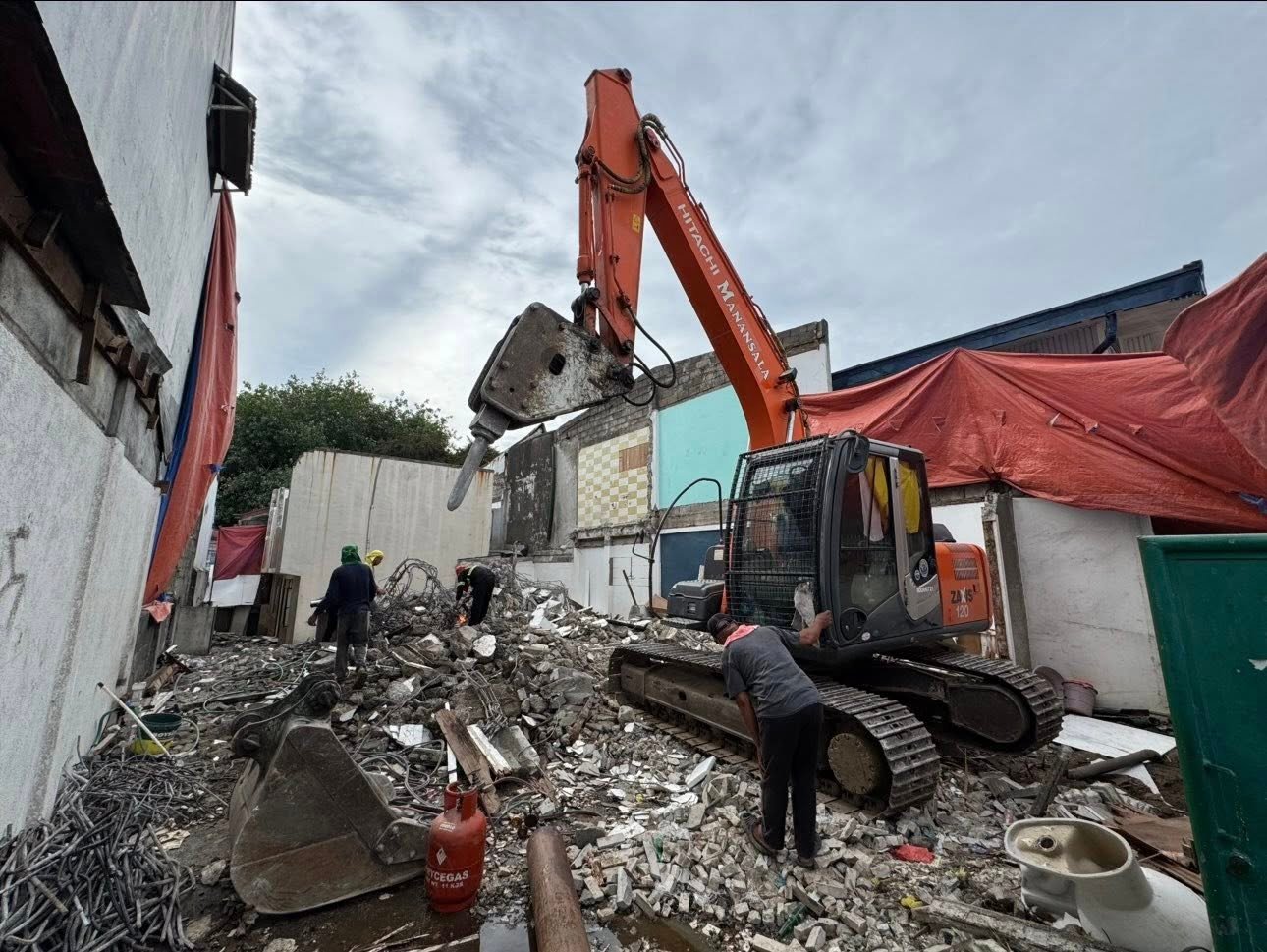 Other image 202509/demolition-contractors-in-sri-lanka-wedabima-8e6da865a7.jpg