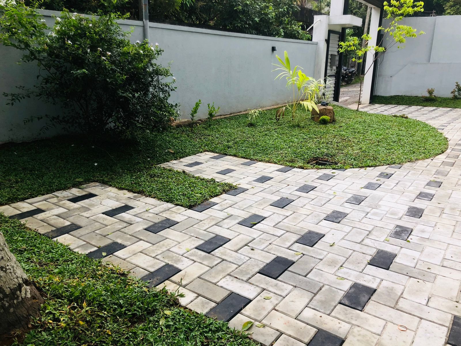 Other image 202509/interlock-paving-pannipitiya-colombo-wedabima-b079e96c53.jpeg