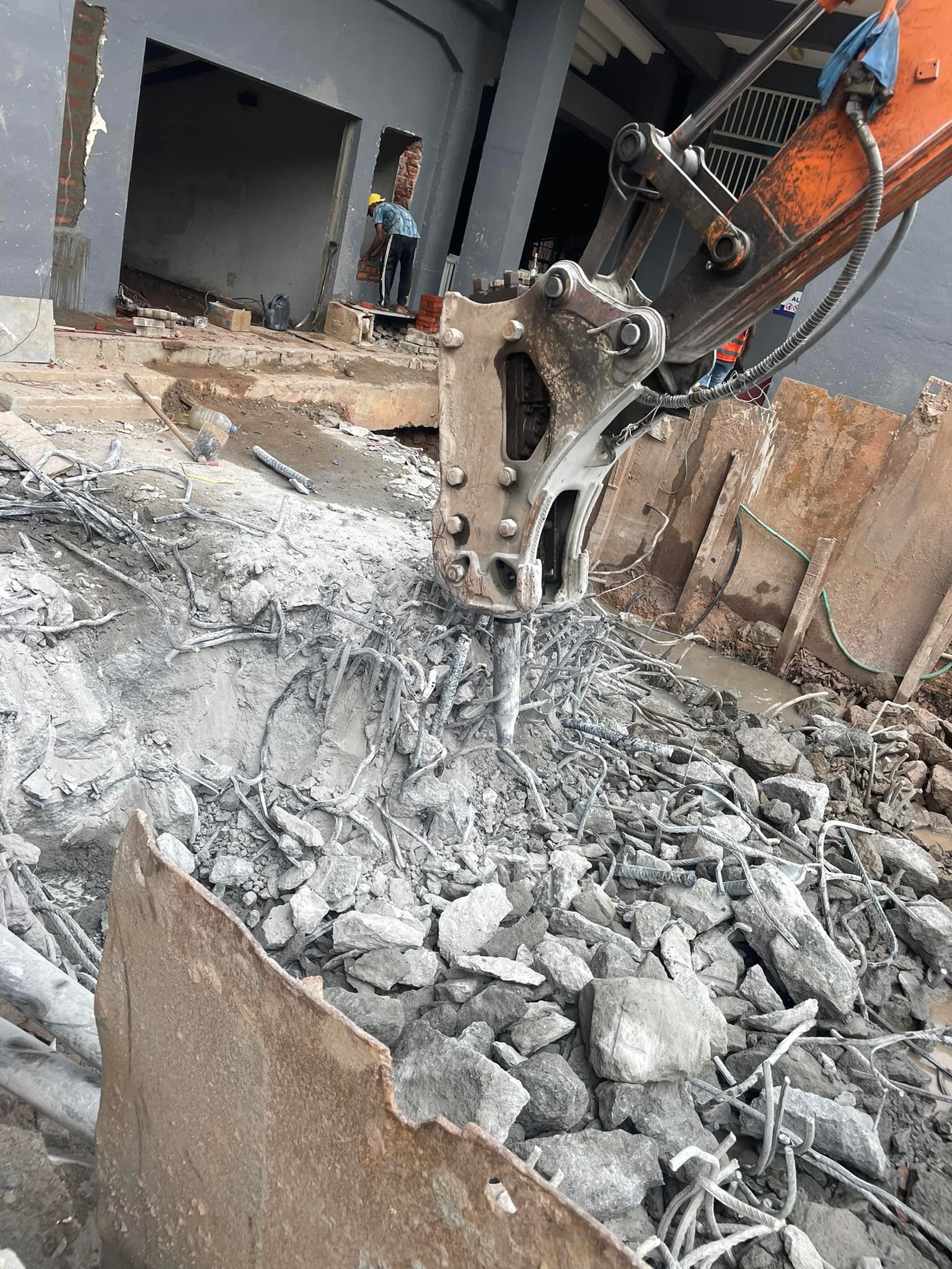 Other image 202510/concrete-demolishing-service-polgahawela-in-colombo-wedabima-90e5717715.jpg