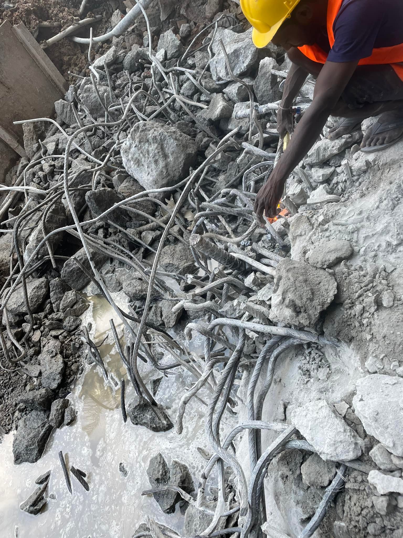 Other image 202510/concrete-demolishing-service-polgahawela-in-colombo-wedabima-9ef7213565.jpg
