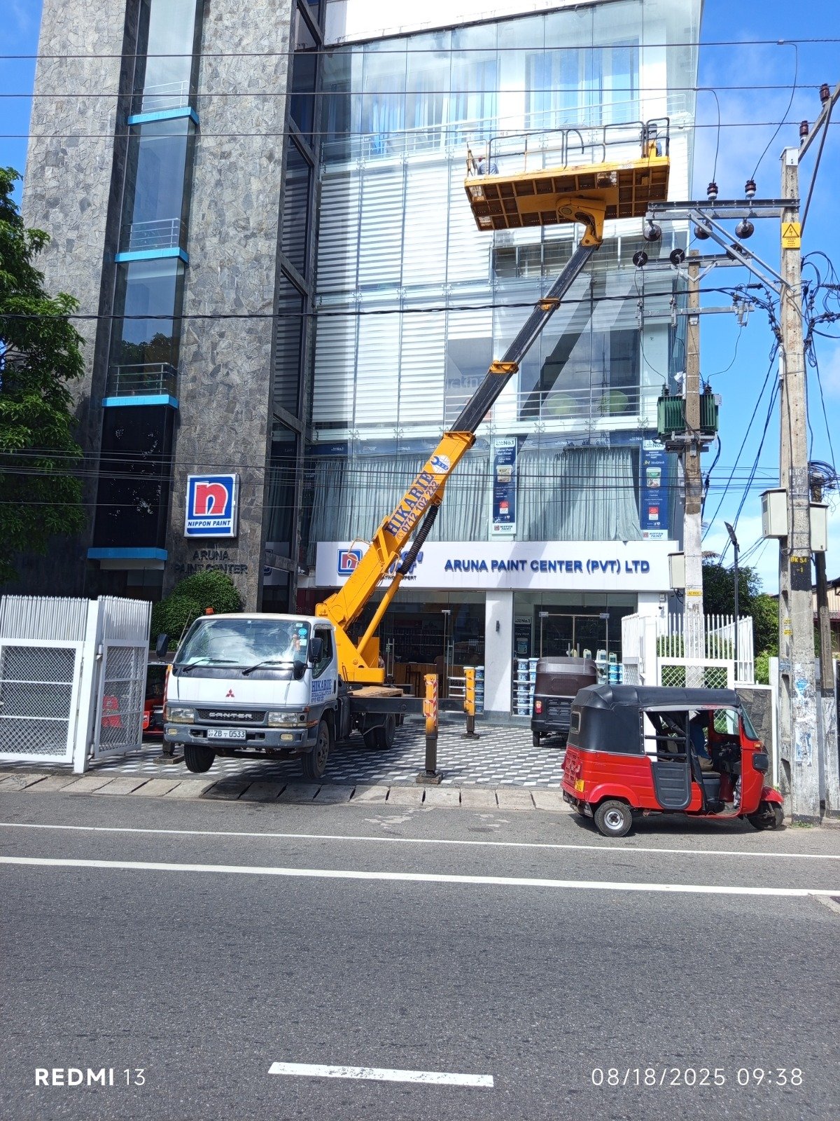 Other image 202609/man-bucket-truck-hire-price-in-kiribathgoda-wedabima-96c1277b0b.jpeg